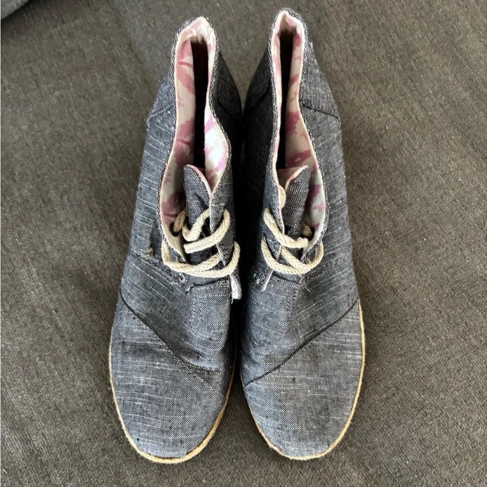 Tom’s Chambray Desert Wedge